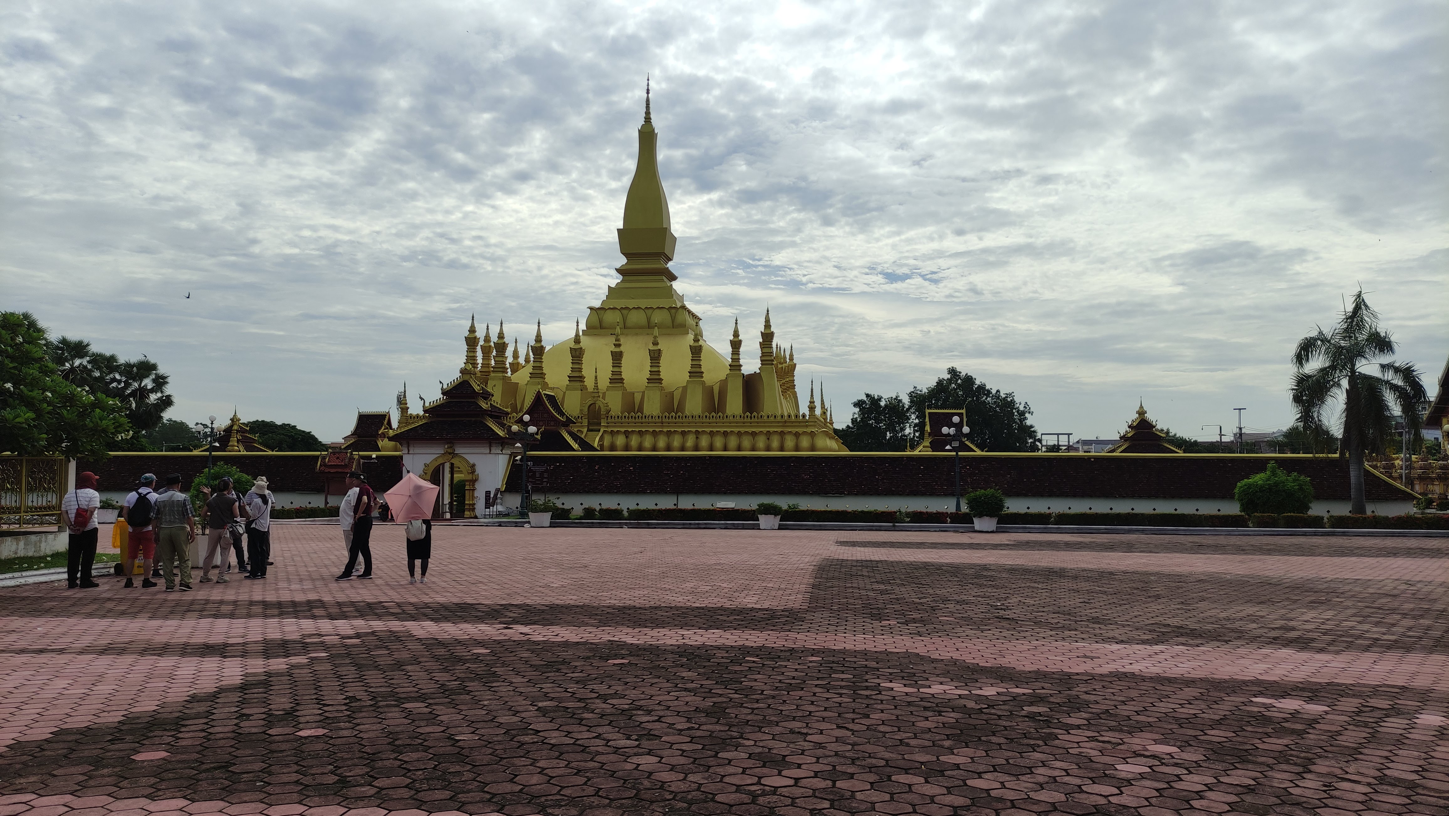 พระอาทิตย์ทำแม่น้ำโขงเป็นสีทอง